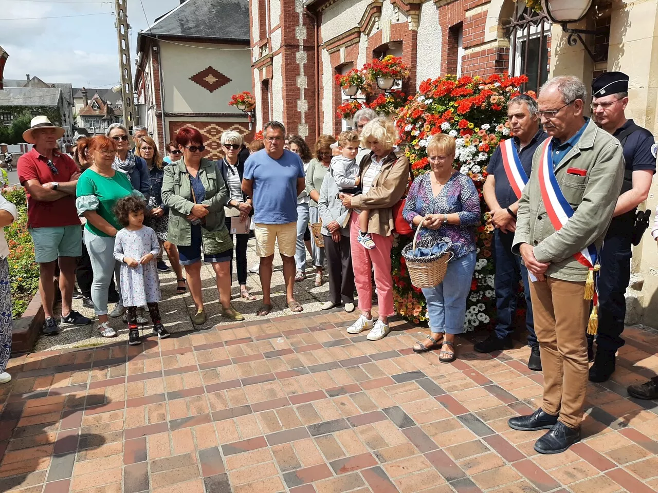 Dives-sur-Mer : un rassemblement lundi midi en hommage au professeur tué à Arras