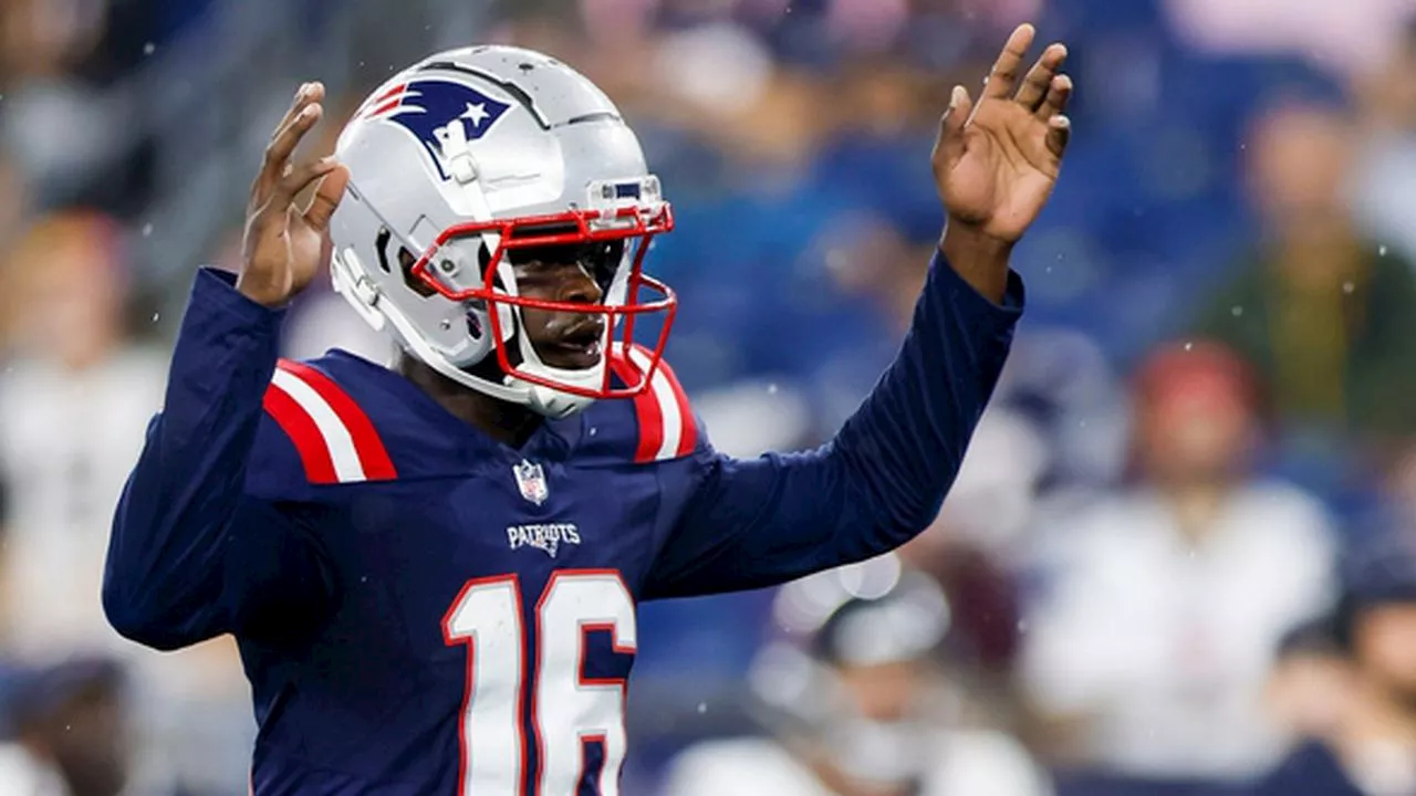 Patriots sign practice-squad quarterback to active roster