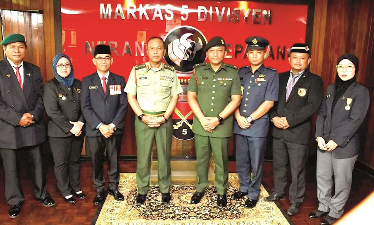 JHEV ATM members call on 5th Division Commander