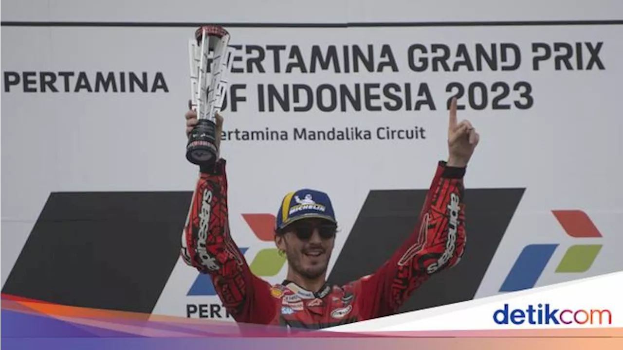 Momen Francesco Bagnaia Naik Podium MotoGP Mandalika 2023