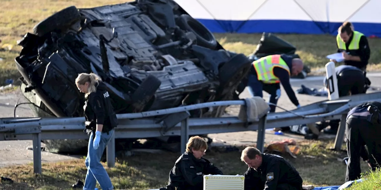 A94: Haftbefehl wegen Mordes gegen Schleuser nach Unfall mit sieben Toten