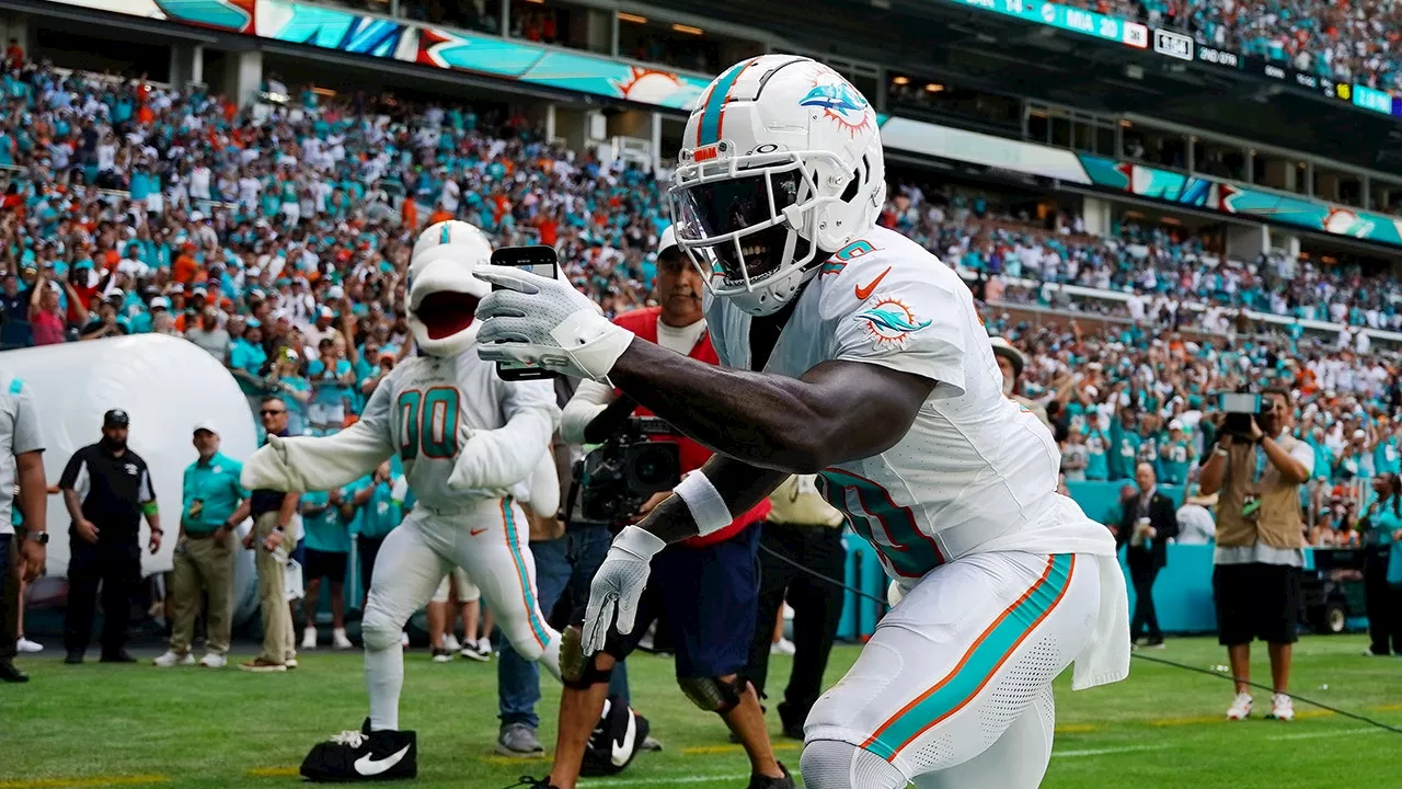 Dolphins’ Tyreek Hill takes phone to perform dazzling celebration after latest touchdown