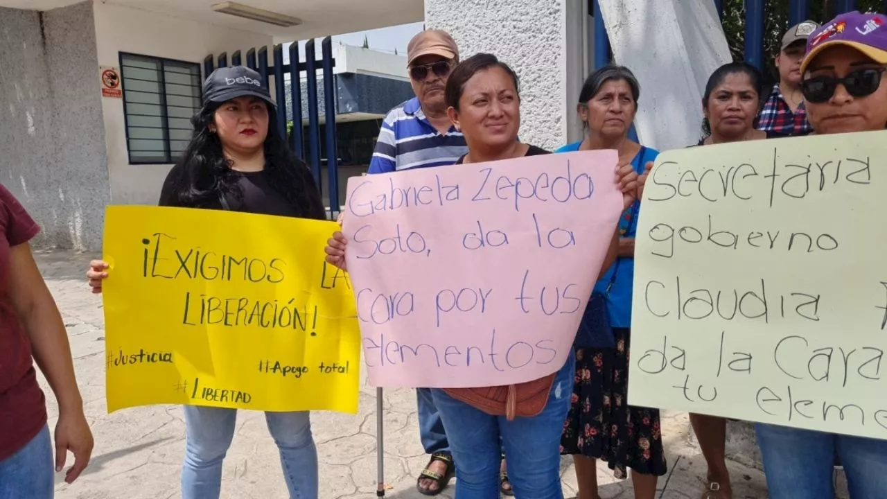 Retienen a ocho policías estatales en Chiapas, familiares piden su liberación