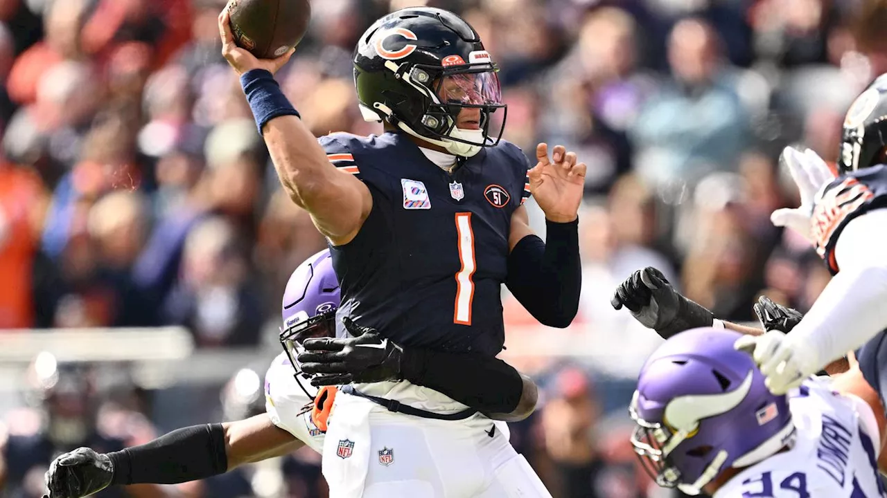 Justin Fields leaves Bears-Vikings game with hand injury, replaced by undrafted rookie Tyler Bagnet