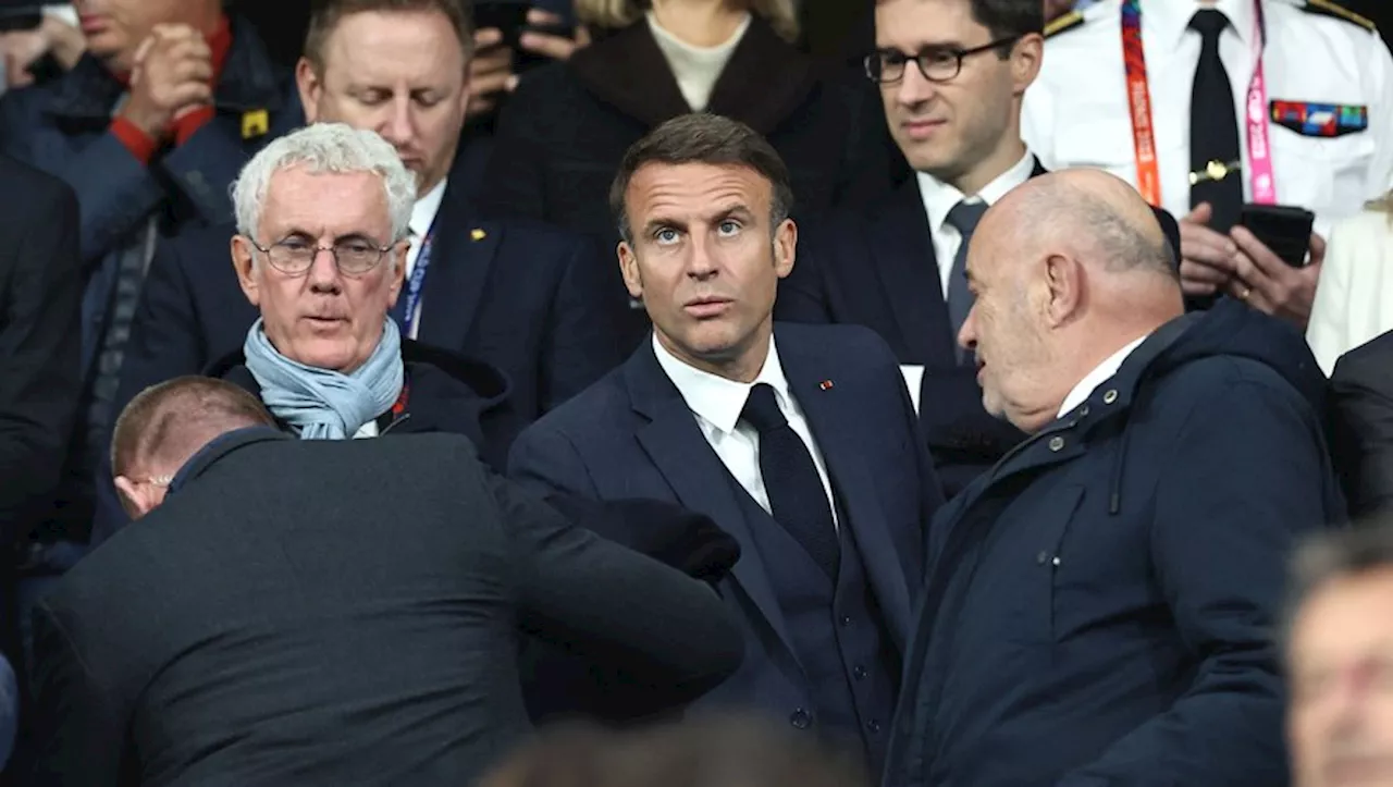 France-Afrique du Sud : Emmanuel Macron est venu réconforter les Bleus dans leur vestiaire après l'élimination