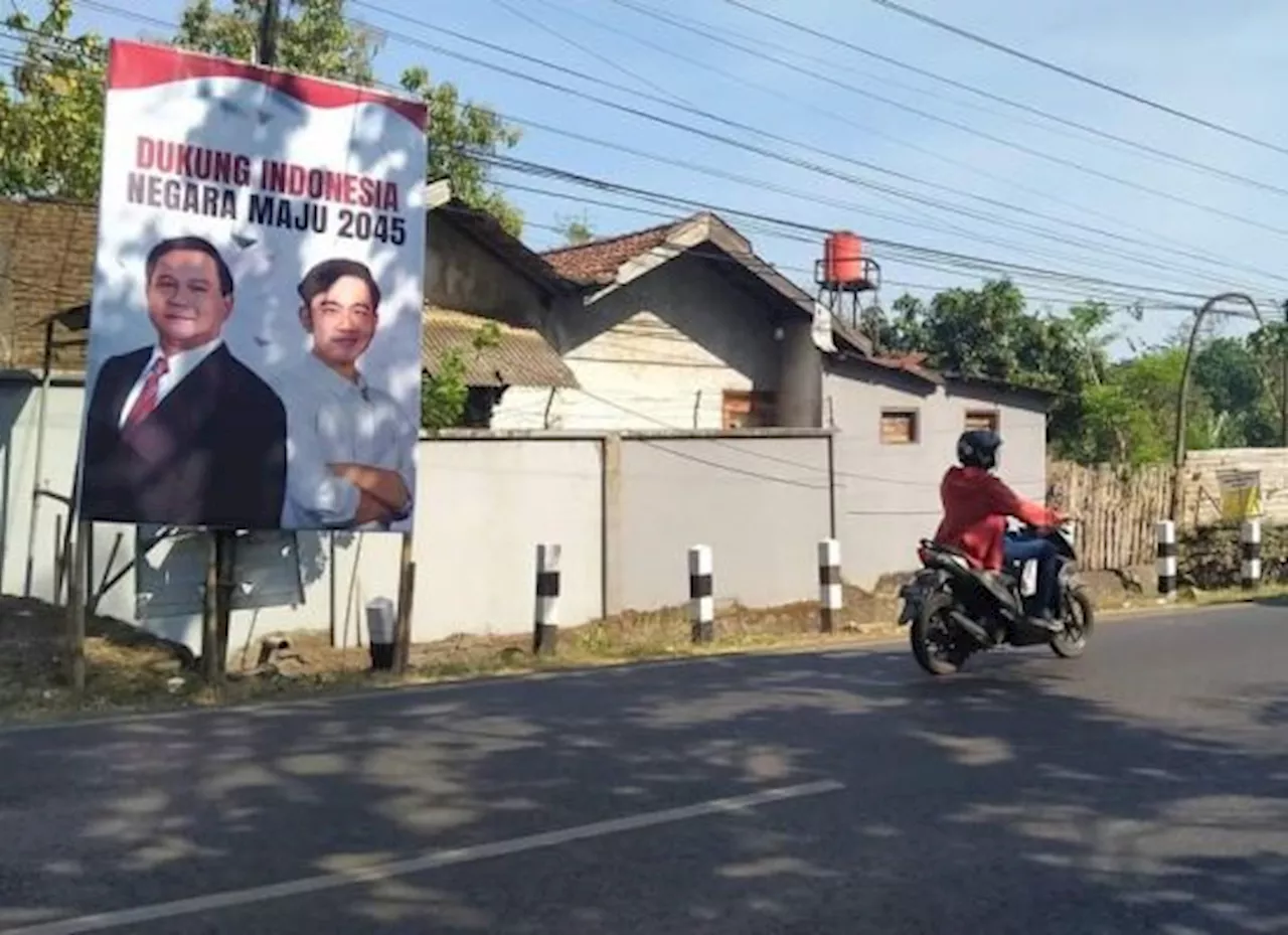 Baliho Prabowo-Gibran Bertebaran di Banyumas