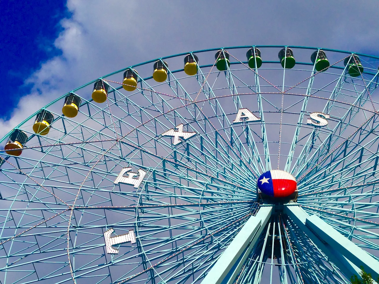 Crowds Flee Shooter in Food Court at State Fair of Texas: Video