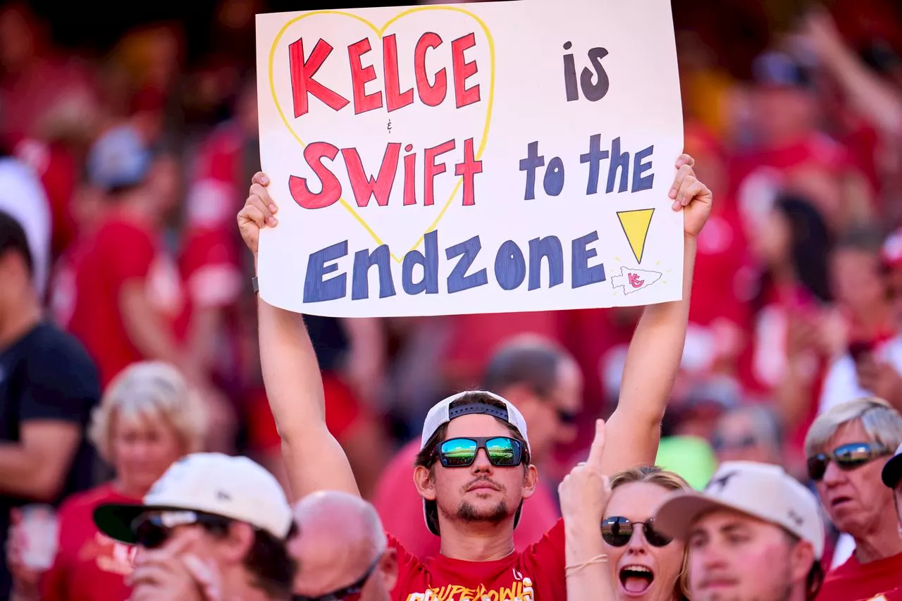 Will Taylor Swift and Travis Kelce attend Eagles-Jets game after surprise ‘SNL’ appearance?