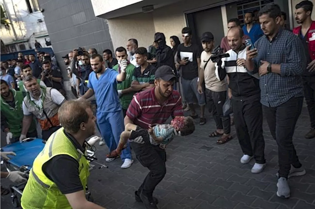 Packed Gaza hospitals warn that thousands could die as supplies run low and ground offensive looms