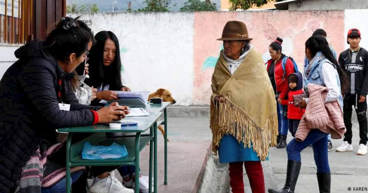 Equador vai às urnas eleger esquerdista ou filho de bilionário