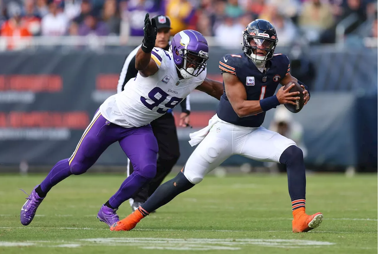 Bears QB Justin Fields ruled out vs. Vikings with hand injury, replaced by undrafted rookie Tyson Bagent