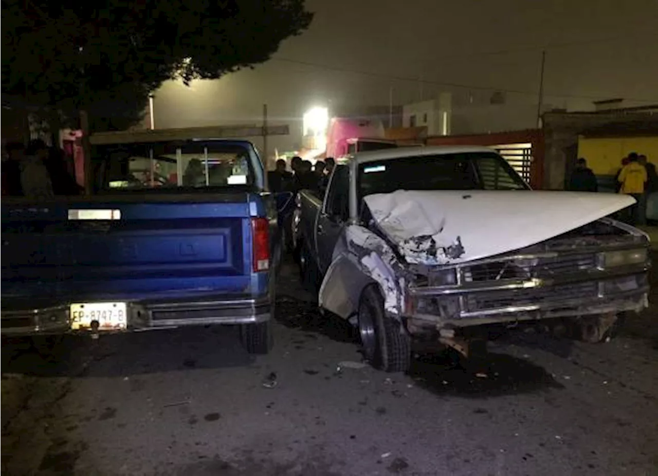 Conductor en estado de ebriedad choca contra camioneta estacionada, al oriente de Saltillo