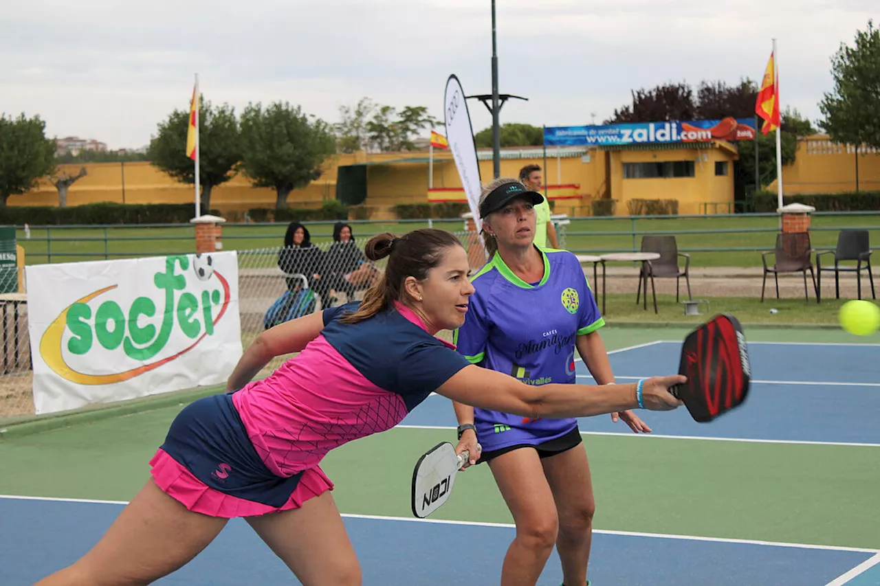 El pickleball, la nueva moda que amenaza a tenis y pádel: 'Es como jugar a palas en la playa'