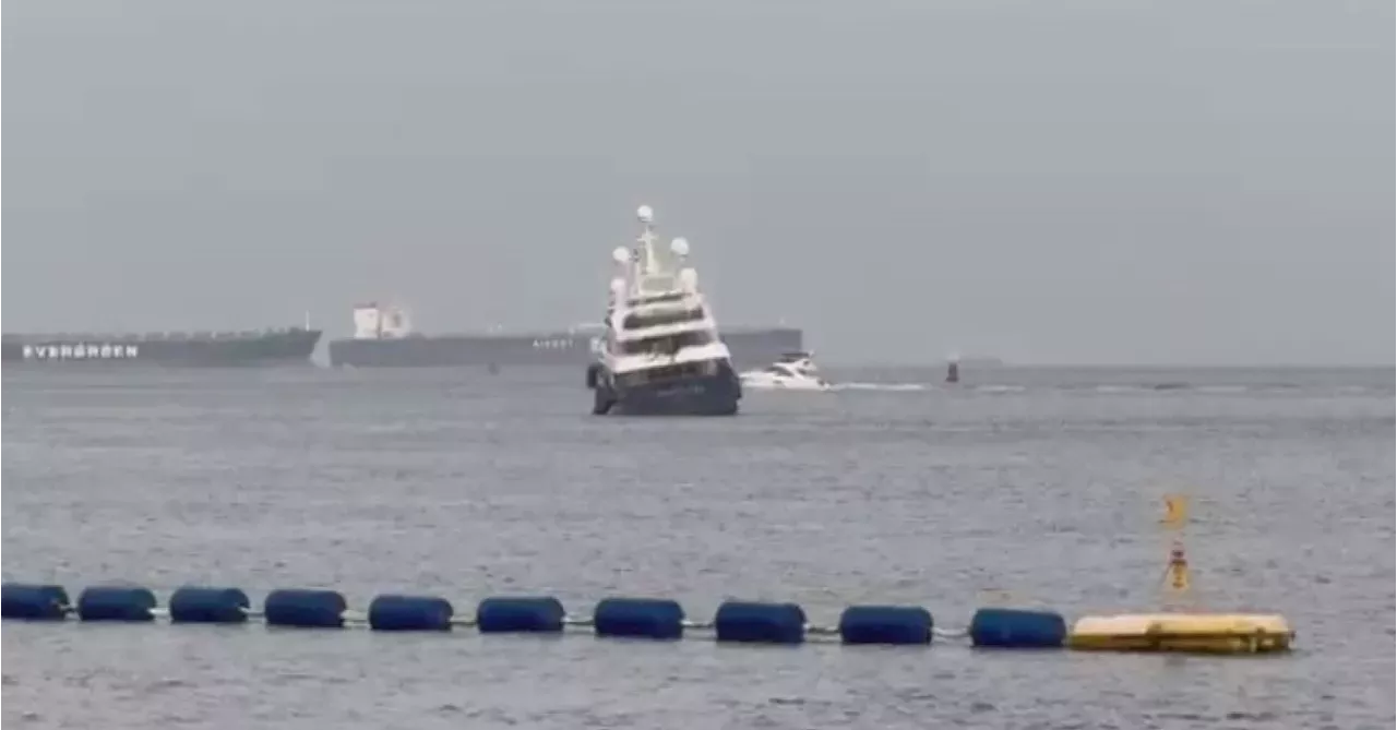 palmer's big yacht ran aground on a reef near singapore