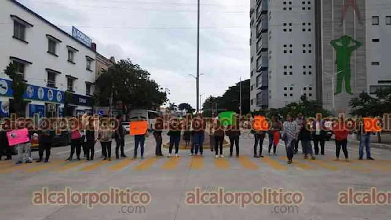 Madres piden neumólogos para sus hijos, en puerto de Veracruz