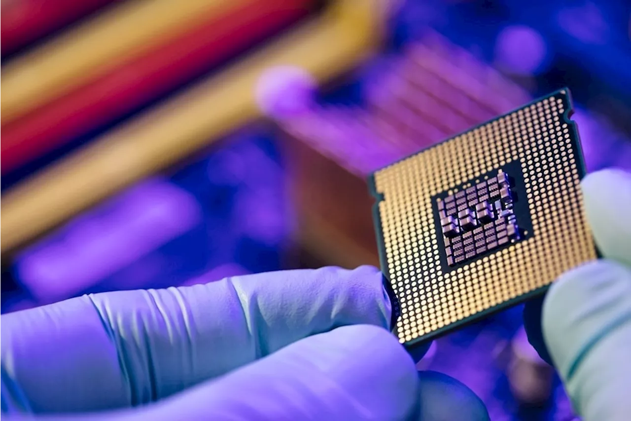 How Does Moore's Law Relate to Nanotechnology?