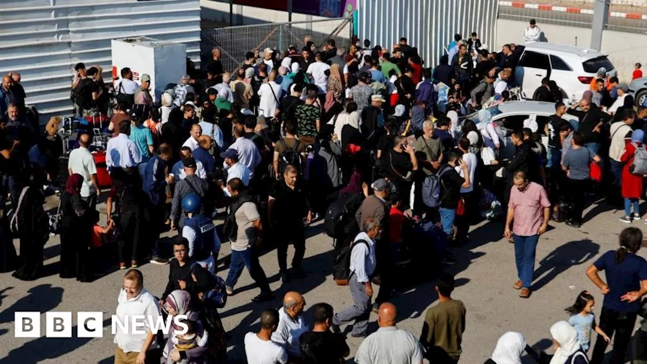 Rafah crossing: Thousands of people arrive at Gaza-Egypt border