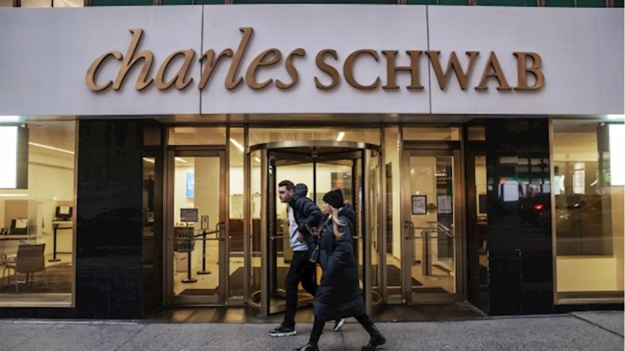 Schwab’s Net Interest Revenue Falls 24% From Client Cash Moves