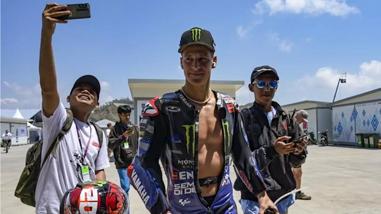 5 Aksi Lucu MotoGP Mandalika Pertamina: Pinjam 100 sampai Angkat Galon