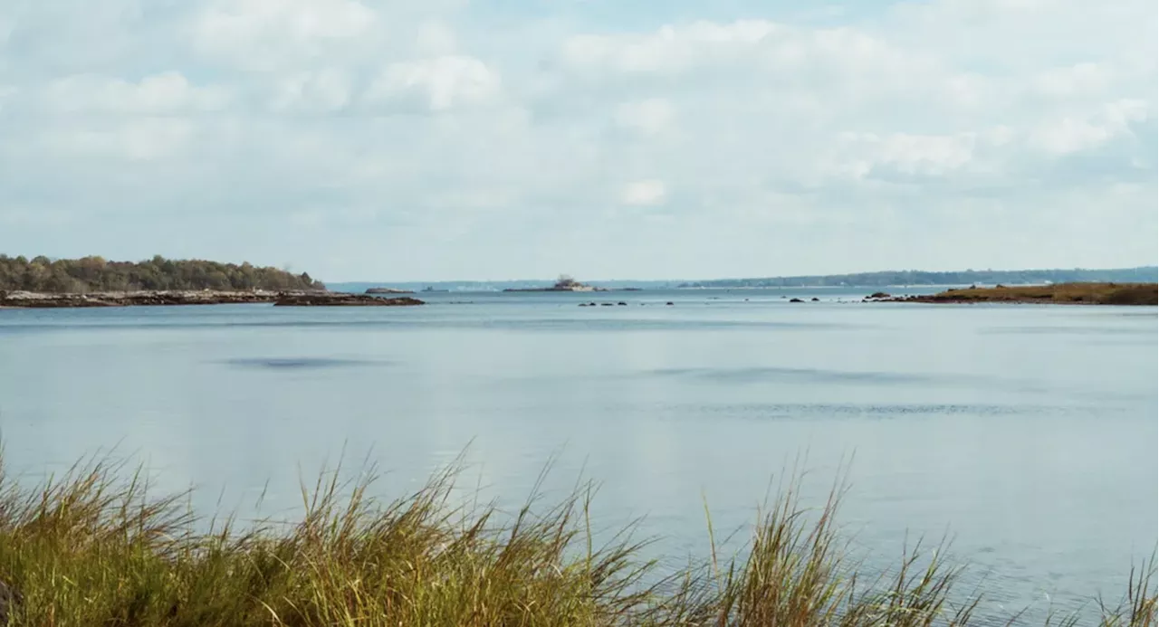 Early Addition: Self-sustaining fortress in the middle of the Long Island Sound up for auction