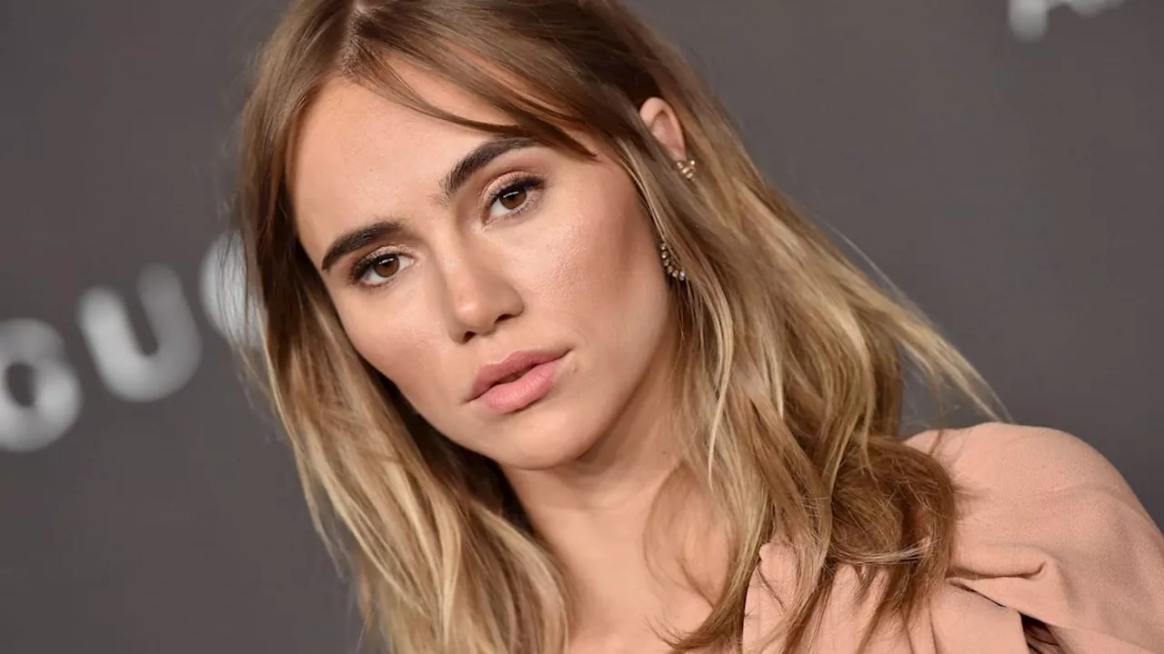 Suki Waterhouse is a real-life Daisy Jones in a dazzling bralette at her concert performance