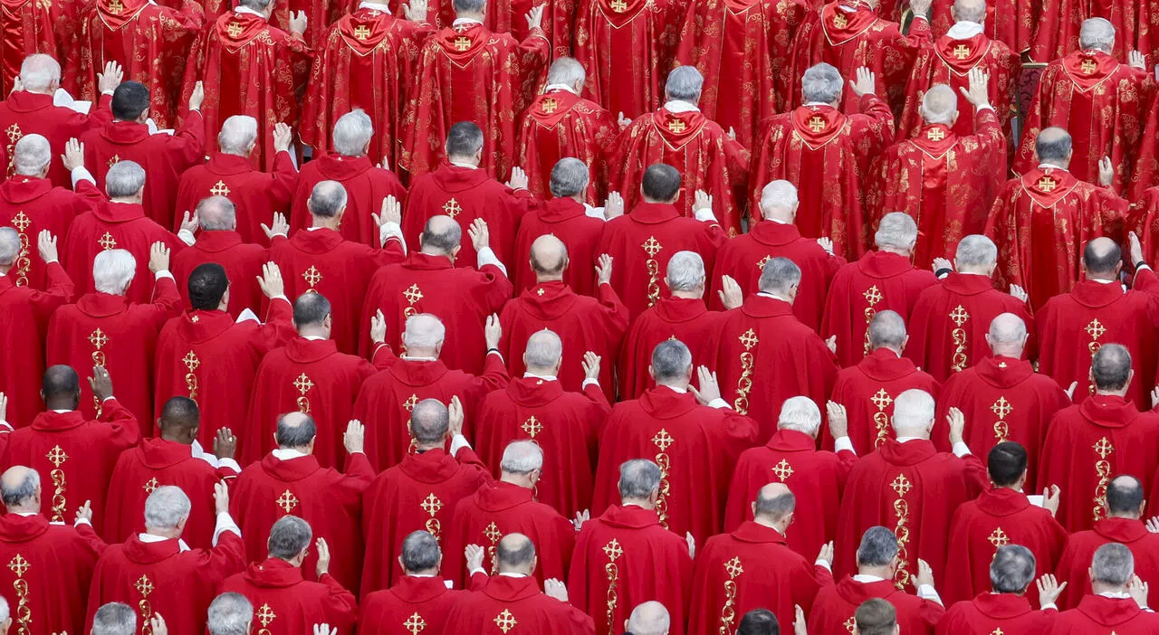 Vaticano, il cardinale Schoenborn e Galantino fanno il punto sulle due settimane di discussione al Sinodo