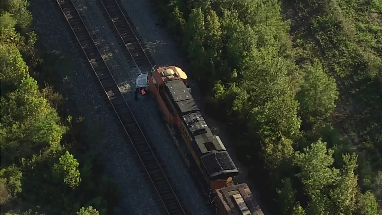 One dead in crash involving pickup truck, train in east Harris County, HCSO says