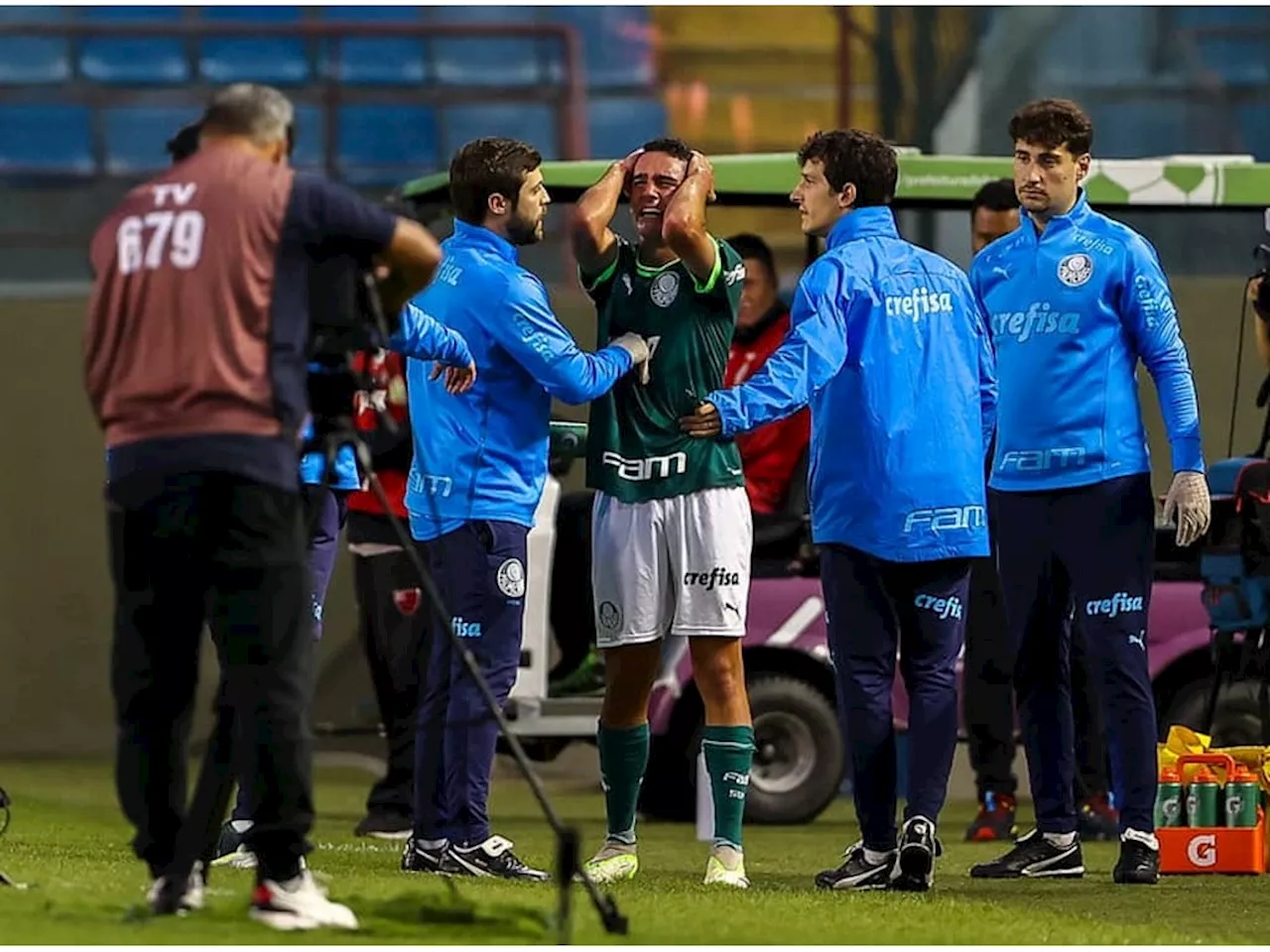 Joia do Palmeiras sofre lesão no joelho e terá que passar por nova cirurgia