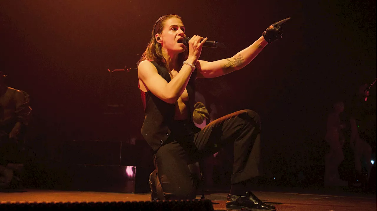 Christine and the Queens annule le reste de sa tournée pour raisons de santé, une « difficile décision »