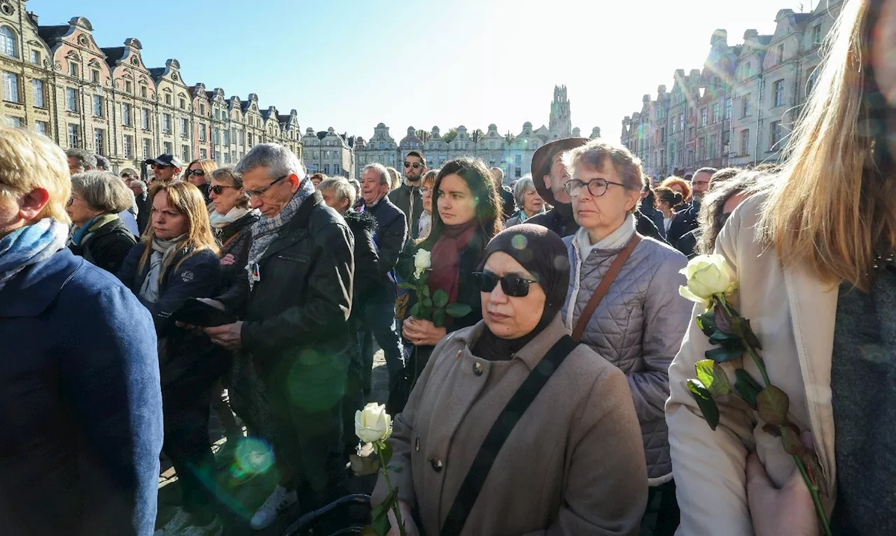 Arras: journée d'hommages, Macron veut un 'Etat impitoyable' contre les porteurs de 'haine'