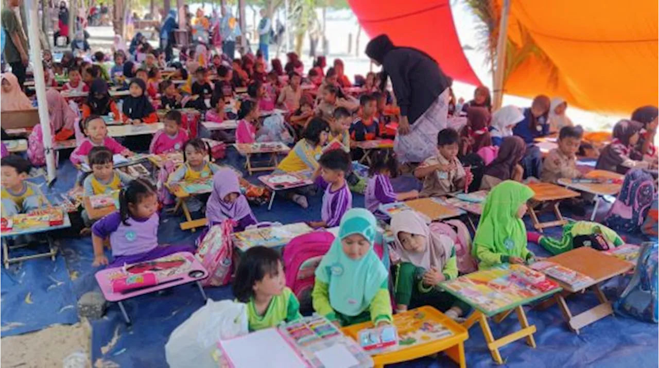 Erlangga Gelar Literasi Keliling Nusantara dan Hadir di Pantai Plawangan