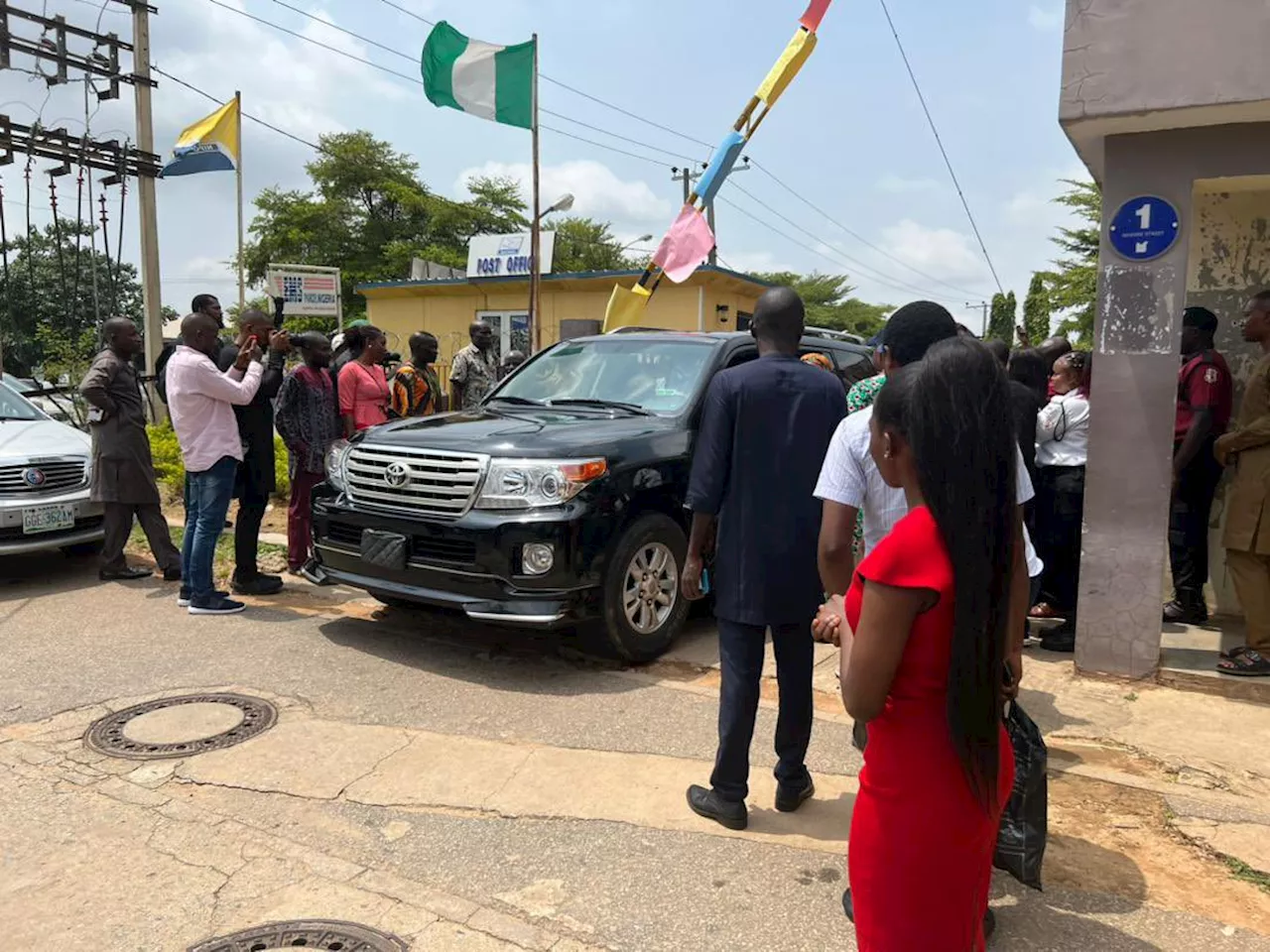 BREAKING: New NIPOST CEO Resumes Duty Despite Protest by Aggrieved Workers [PHOTOS]