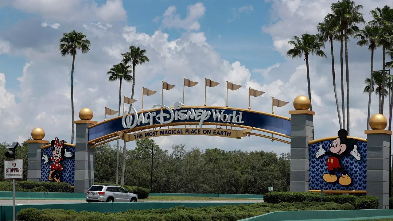 Disney increases price for some Disneyland, Walt Disney World theme park passes