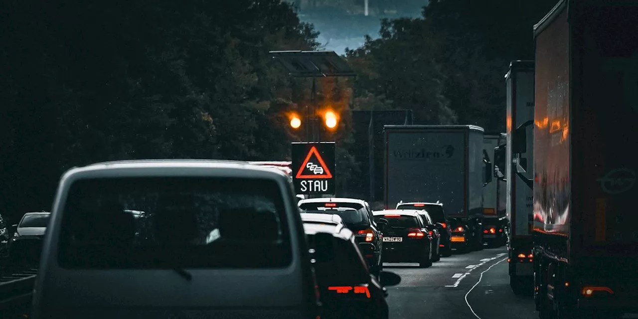 Glätte sorgt für Autobahn-Chaos: Mehrere Unfälle auf der A3 - Vollsperrung in Fahrtrichtung Nürnberg