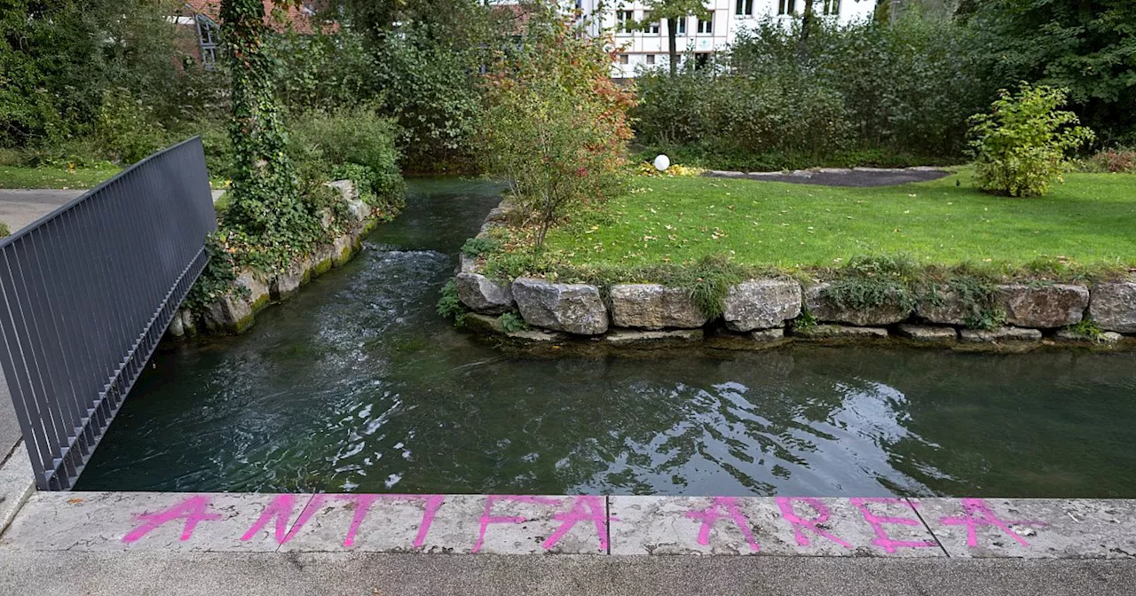 Nicht nur an Bronze-Figur: Weitere pinke Schmierereien in der Paderborner City