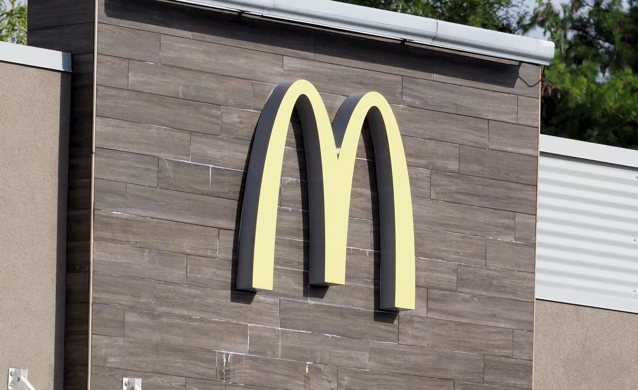 Armed robber climbs through drive-thru window, robs McDonald’s in Pa.: reports