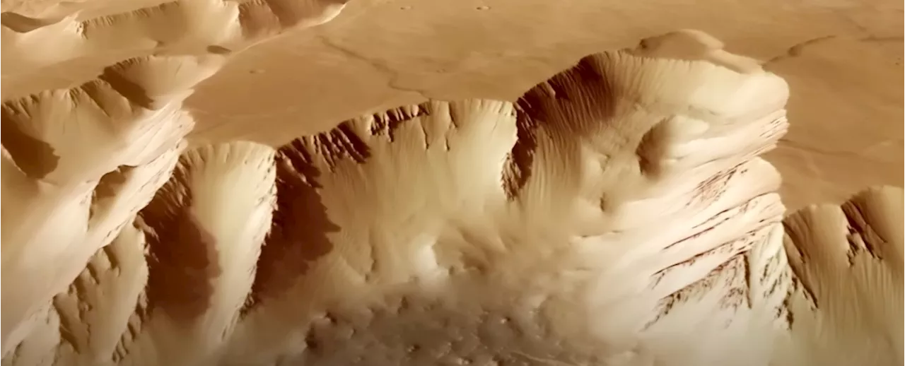 Amazing Flyover Reveals What Soaring Across Mars Would Look Like