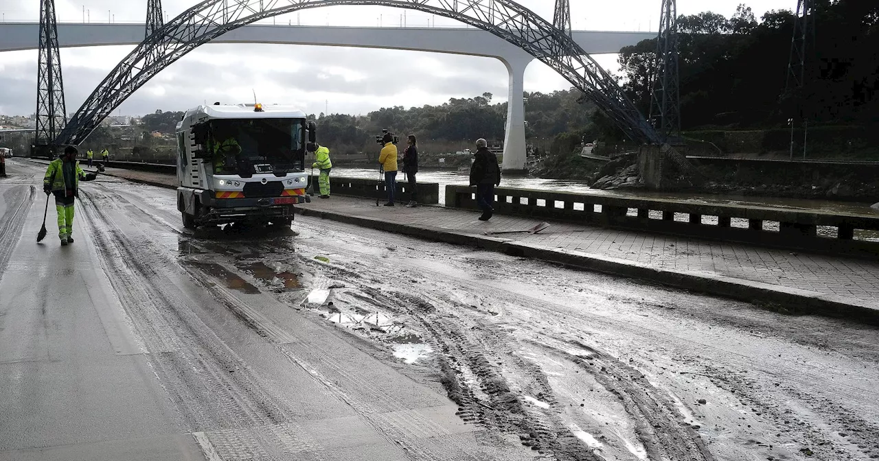 Porto corta avenidas D. Carlos I e Gustavo Eiffel devido ao mau tempo