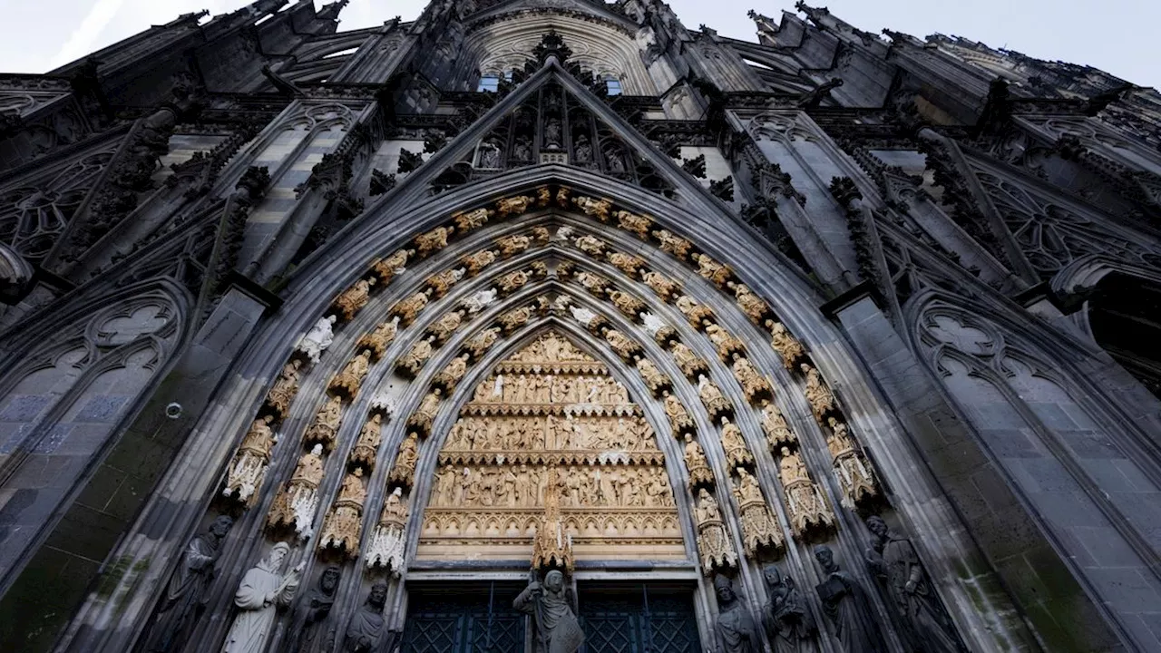 Abschuss im Zweiten Weltkrieg: Skulptur am Kölner Dom nach über 70 Jahren wieder vollständig