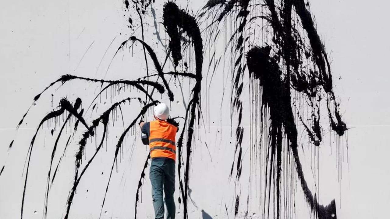 Klima: Klimaaktivisten sprühen Farbe an Uni-Gebäude in Berlin