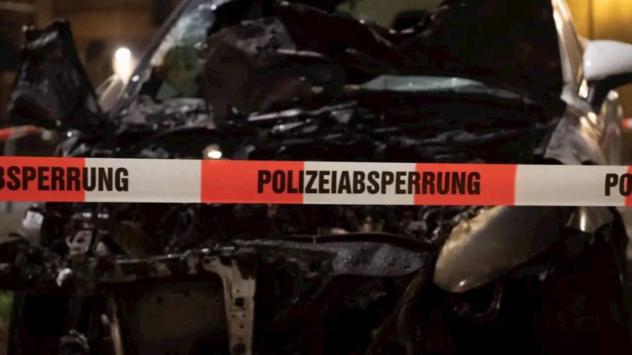 Kreuzberg: Mehrere brennende Autos - Verdacht auf Brandstiftung