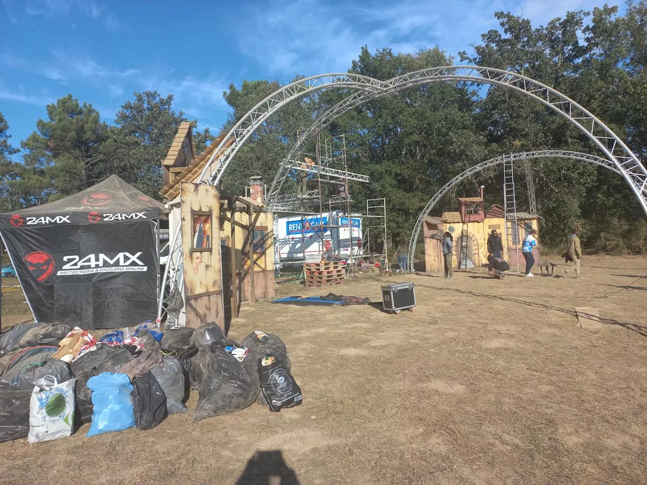 Rave party en Dordogne : après trois jours de fête, l’heure est au nettoyage