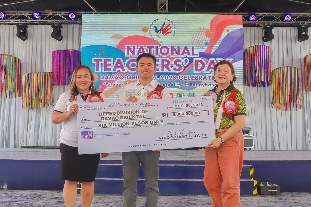 Davao Oriental teachers receive P6M-worth cash incentives