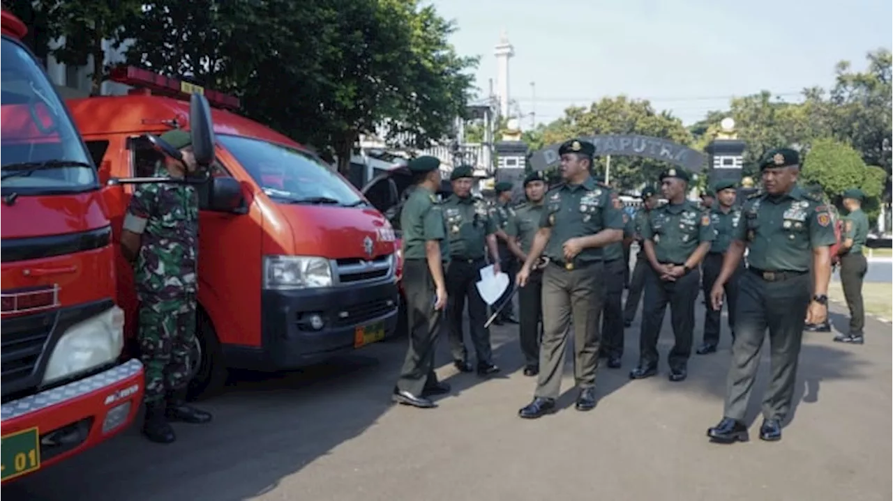 Pangkostrad Letjen TNI Maruli Serahkan Mobil Ambulance dan Damkar untuk Satuan Jajaran Kostrad