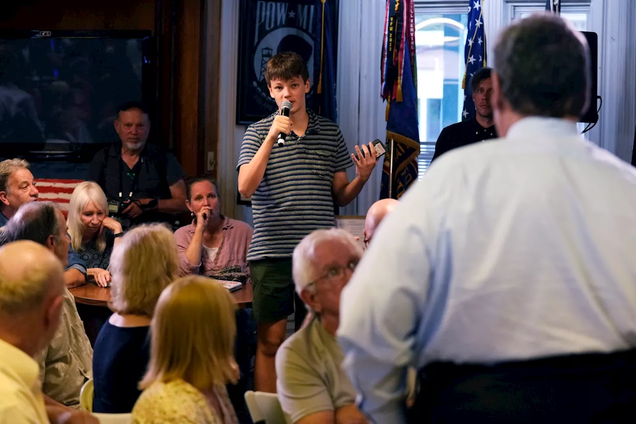 A 15-year-old known for tough questions was kicked out of a GOP event