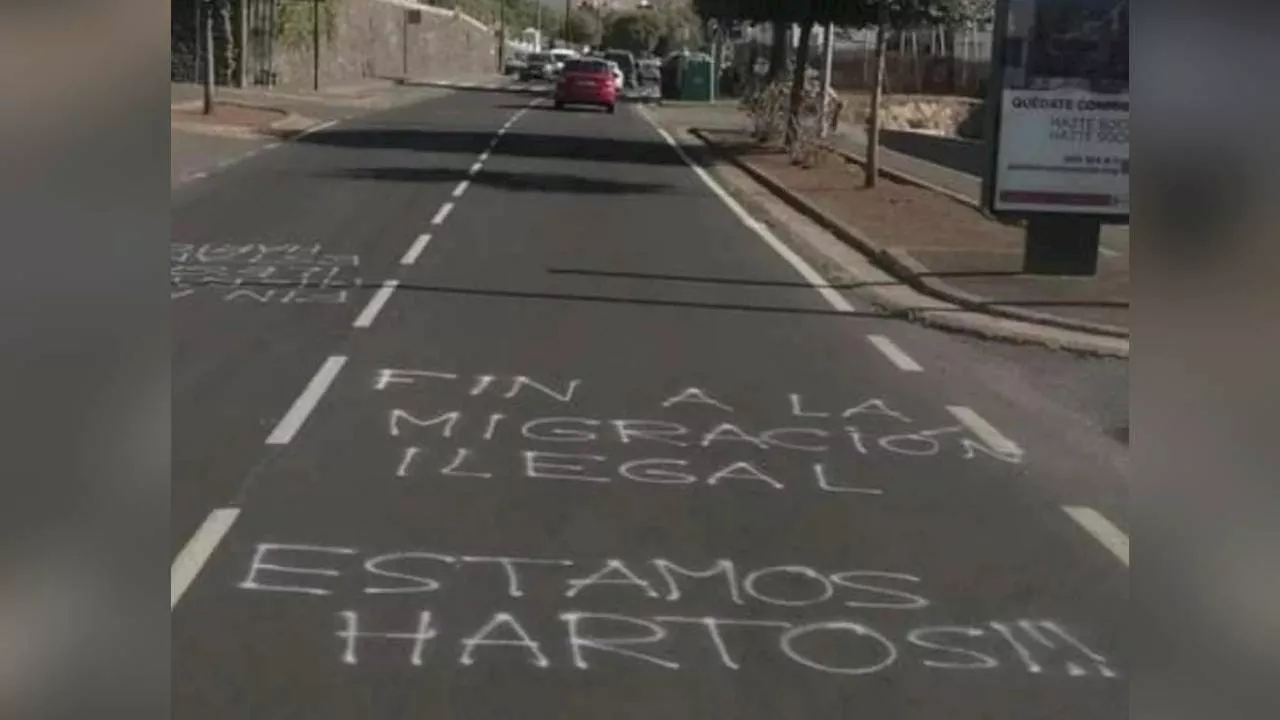 Aparecen pintadas xenófobas en el entorno de un centro de internamiento de extranjeros en Tenerife