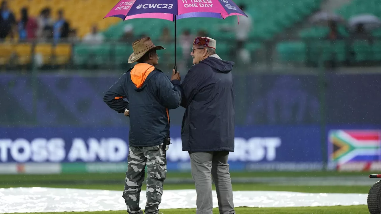 South Africa wins toss, opts to bowl in rain-delayed game against Netherlands at Cricket World Cup