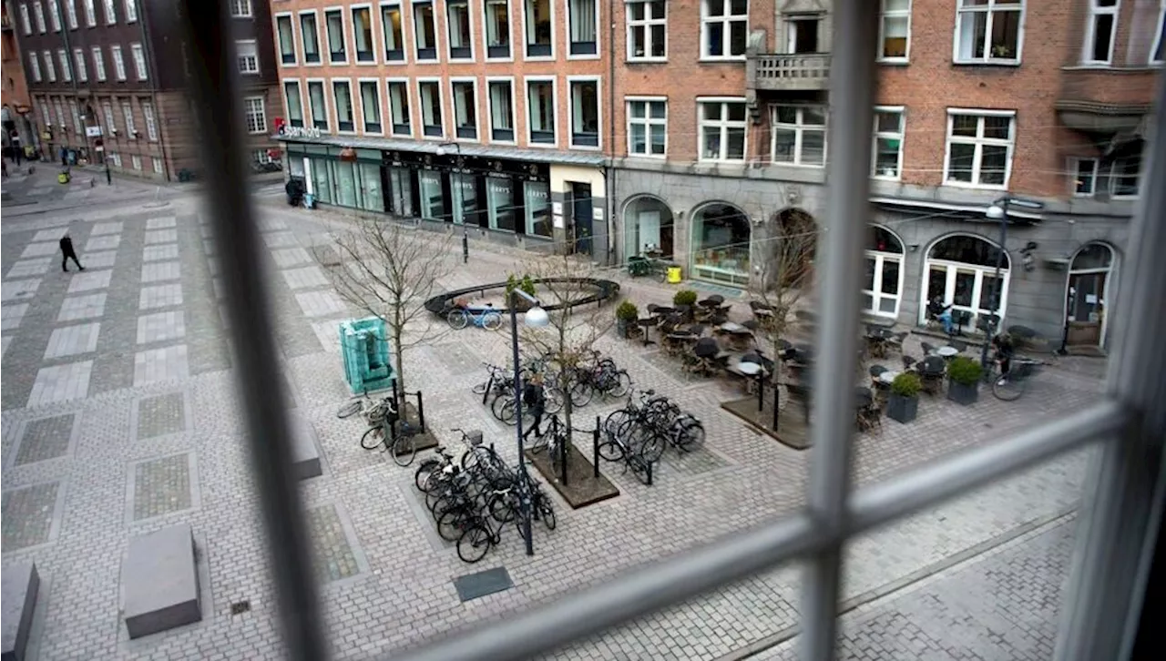 72-årig kvinde sigtet for gaderøveri: Franarede mand eksklusivt ur