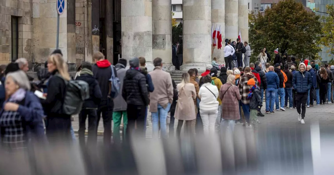 Élections en Pologne : une participation record et le “réveil” de la jeunesse