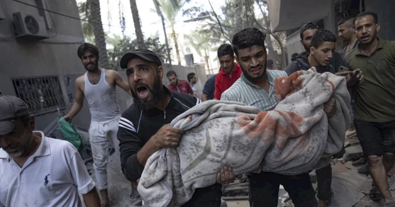 Israeli air strike on Gaza hospital 'kills at least 500 people'